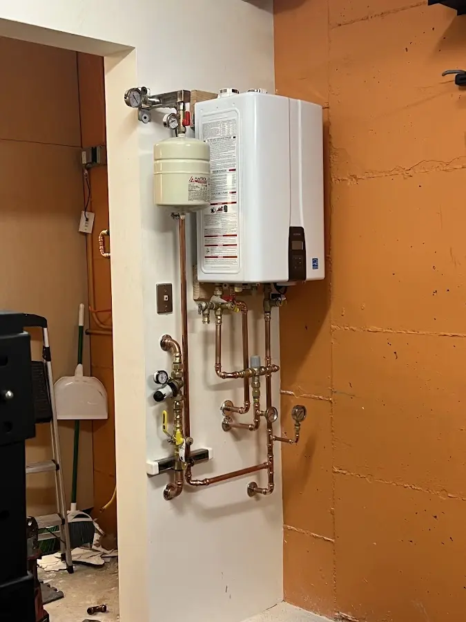 Plumbing technician inspecting water heater connections in Sebring