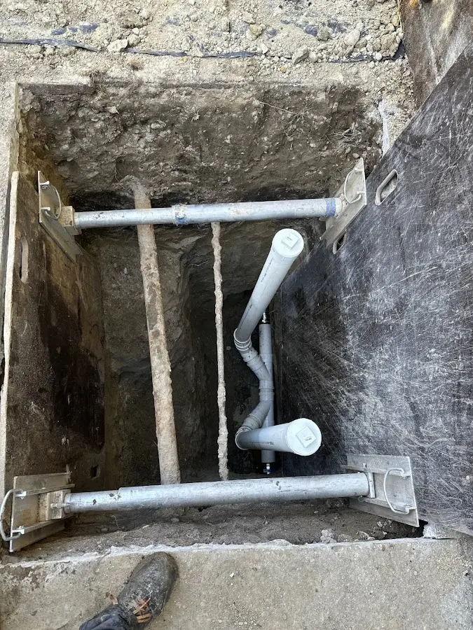 Experienced plumber completing Drain Cleaning work in Sebring
